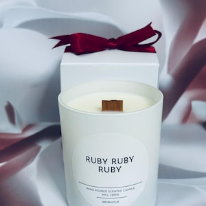 Ruby Berries Scented Candle: Wooden Wick, Eco Coconut & Rapeseed Wax