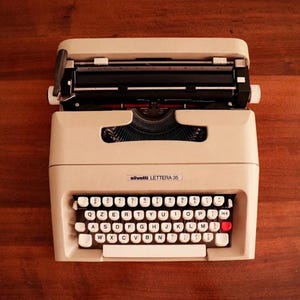 Vintage Olivetti Lettera 35 typemachine – werkende handmatige schrijfmachine uit de jaren 70 (doos inbegrepen)