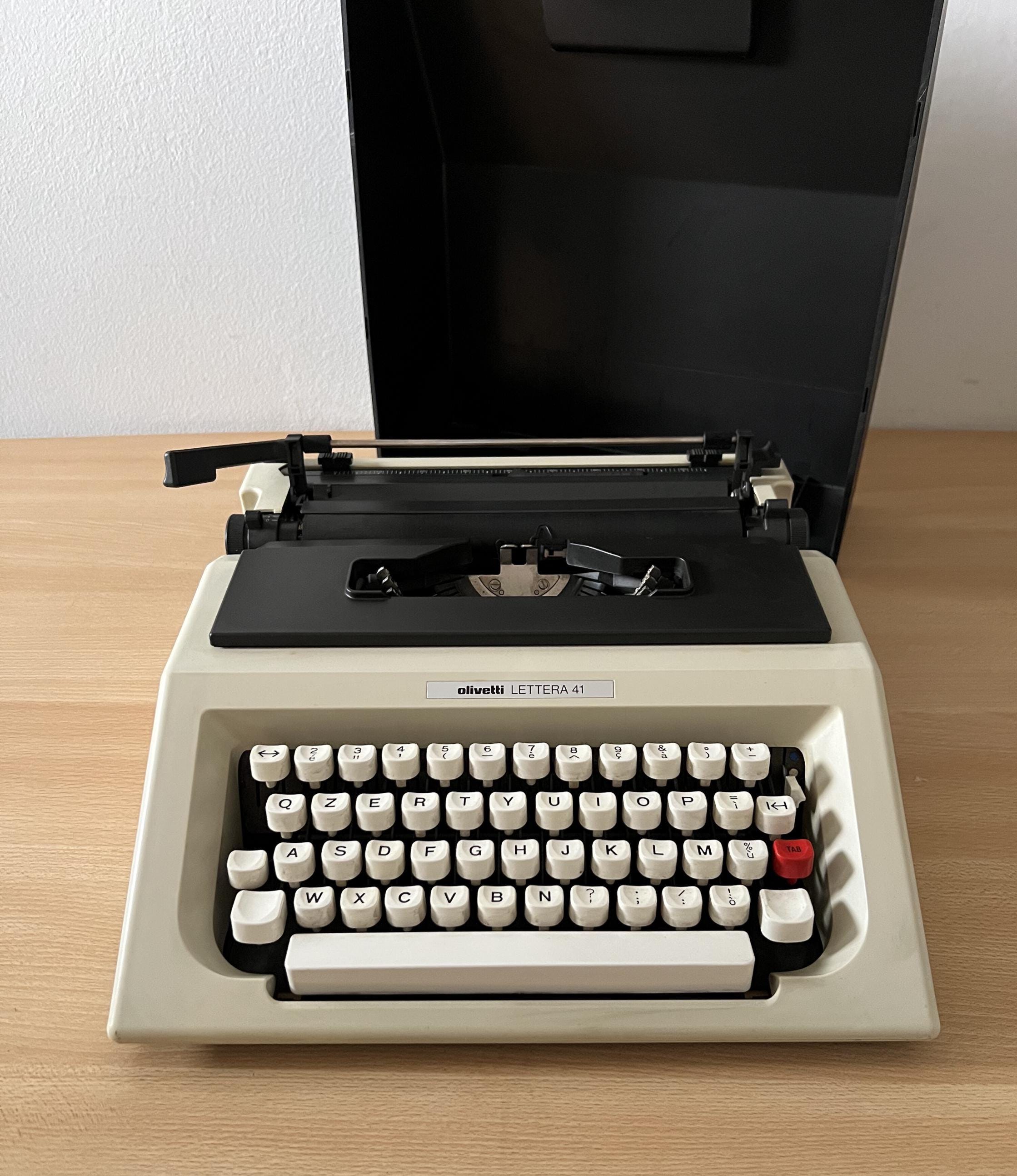 タイプライター olivetti LETTERA 41 Vintage Olivetti Lettera 41 off White Typewriter - Good