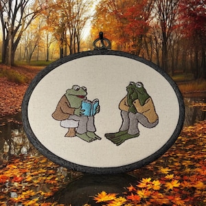 Frog and Toad Reading Finished Embroidery Hoop Wall Hanging, Frog an Toad Decor, Cottagecore, Wind and the Willows, Frog Decor,Nursery Decor