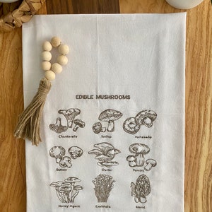 Serviette de sac de farine brodée champignons comestibles, torchon champignon, décoration champignon, cuisine cottagecore, champignon brodé, serviette champignon