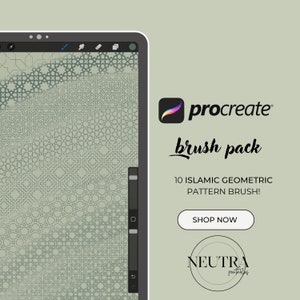 Può includere: Un'illustrazione digitale di un set di pennelli Procreate con 10 pennelli a motivi geometrici islamici. L'immagine mostra lo schermo di un tablet con uno sfondo verde e una varietà di intricati motivi geometrici. Il testo "Procreate brush pack" e "10 ISLAMIC GEOMETRIC PATTERN BRUSH!" è visualizzato in testo nero. È anche visibile un pulsante con l'etichetta "SHOP NOW".