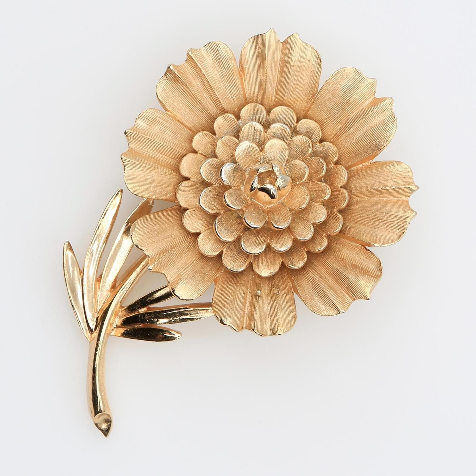 Trifari flower brooch - Etsy 日本