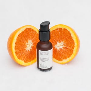 Vitamin C Farbkorrigierendes Serum mit Zitrusstammzellen Bild 3
