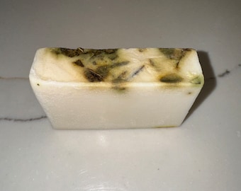 潤いと活力を与えるユーカリ石鹸
