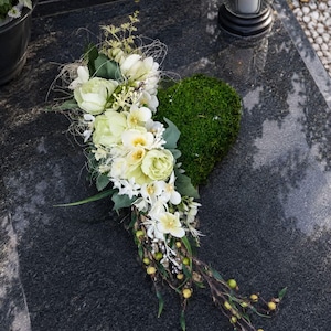 Mosshjärta Gravdekoration - Blommigt minneshjärta för kyrkogård, Alla helgons dag-krans, Kondoleansgåva, Anpassad gravprydnad