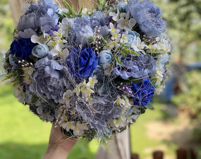 Heart-Shaped Blue Memorial Wreath: An elegant tribute for gravesites. Customizable colors available. Perfect for outdoor remembrance.