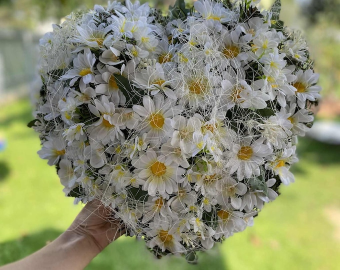Heart-Shaped Memorial Grave Wreath with White Daisies Heart-Shaped Memorial Wreath White Daisies Floral Tribute for Honoring Loved Ones