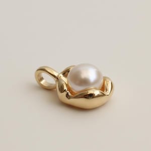ゴールドパールペンダントチャーム、繊細な交換可能なパールドロップ、ジュエリー製作用品、ネックレスイヤリング用金具
