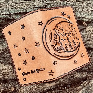 Cartera vertical de cuero con herramientas - Cuero de roble Hermann - Con herramientas a mano - Cosido a mano - Regalo navideño para él/ella - Personalizado - Halloween