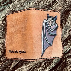 Cartera vertical de cuero con herramientas - Hermann Oak Leather - Con herramientas a mano - Regalo navideño para él/ella - Personalizado - Cosido a mano