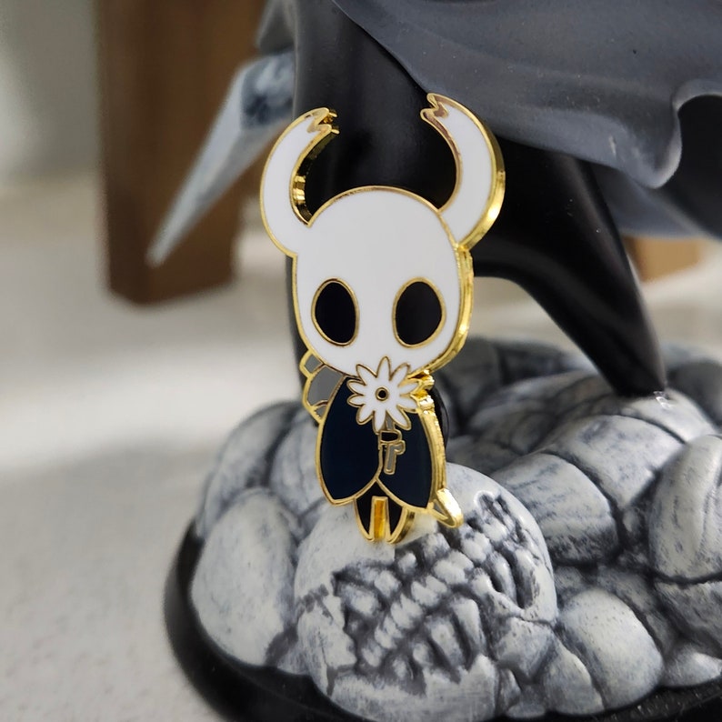 Hollow Knight Enamel Pins - Knight/hornet/grub - Etsy