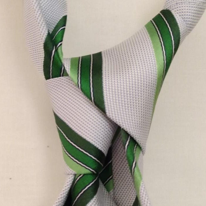 4 hand tie knot
