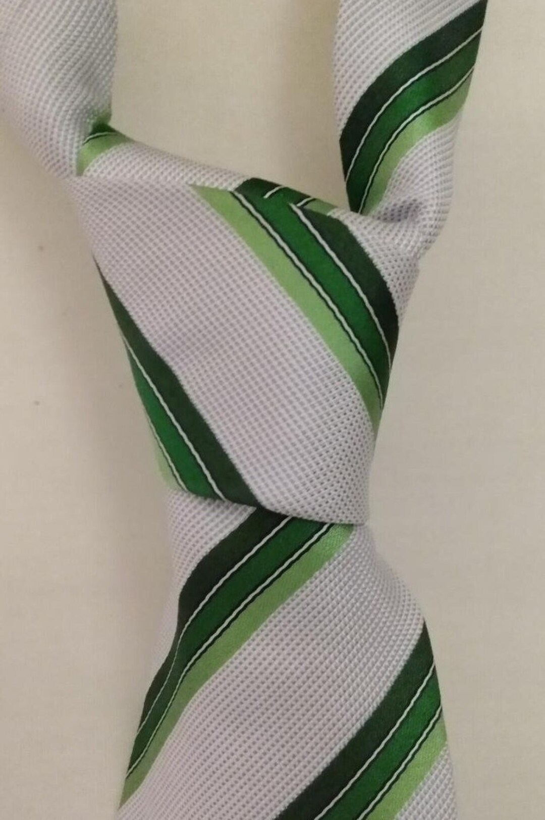 4 hand tie knot