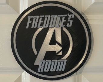 Letrero para puerta personalizado con impresión 3D inspirado en los Vengadores de Marvel