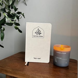 Diário de Gratidão Muçulmano de Luxo: Guia diário para manhãs e noites, Registro de Adoração, Páginas mensais, Registro de Hábitos, Anotações Bege