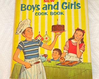 Betty Crocker Kids Cookbook.  Very good vintage condition with no rips or tears.  1960’s.   Beautiful pictures throughout.