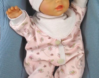 Ropa para muñecas talla 32. Mono con gorro y bufanda "Forest Child", certificado Oeko-Tex Standard 100.