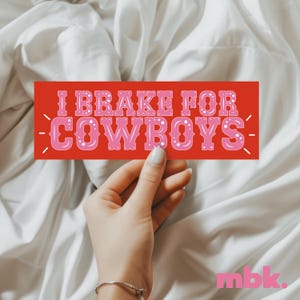 Adesivo per paraurti "I Brake for Cowboys" - Adesivo in vinile resistente alle intemperie - Decalcomania da cowboy - Adesivo per paraurti western - Regalo retrò, colorato e divertente