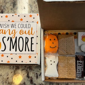 S'mores Halloween Mini Kit Party Favors with Notecard, Halloween Party Box, Halloween Party Kit, S'mores Party Favor, Smores Gift Box, Peeps