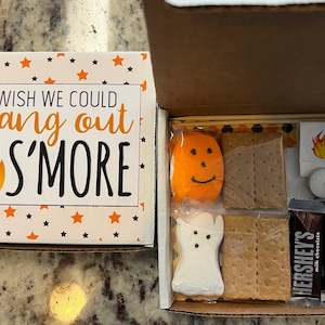 S'mores Halloween Mini Kit Party Favors with Notecard, Halloween Party Box, Halloween Party Kit, S'mores Party Favor, Smores Gift Box, Peeps