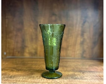 Vintage Indiana harvest green colony 7” glass vase