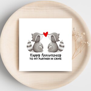Carte imprimable « Partners in Crime » raton laveur – Anniversaire romantique en téléchargement numérique
