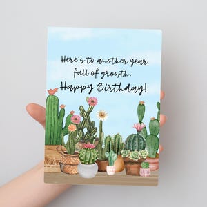 Comemore o Crescimento - Cartão de Feliz Aniversário com Cacto - Download Digital