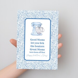 Lieve Moederdagkaart - Keukenhumor - Afdrukbaar blauw bloemdessin