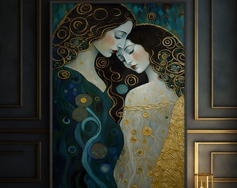 Puede incluir: Una pintura de dos mujeres con cabello largo y oscuro, abrazándose. La mujer de la izquierda lleva un vestido azul y verde con detalles dorados. La mujer de la derecha lleva un vestido blanco con detalles dorados. El fondo es un patrón de remolino de azul, verde y dorado.