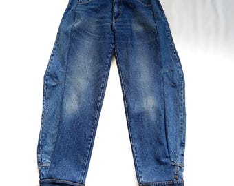 Middenim upcycled jeans met ronde pijpen, langere lengte.