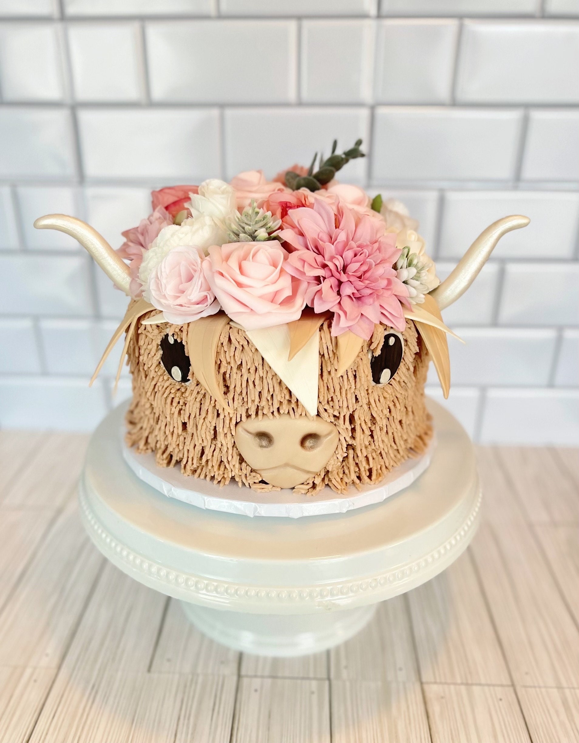 HIGHLAND COW handmade edible cake topper / decoration