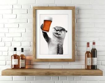 ビールを飲む面白いカワウソのプリント：AIホームバーアート（デジタル