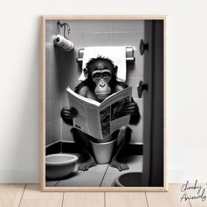 Affe sitzt auf der Toilette und liest eine Zeitung, lustiges Badezimmer Wanddekor, lustige & schrullige Animal Print, Home Printables, AI Digital Art