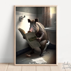 Wild zwijn zittend op het toilet een krant lezen, grappige badkamerhumor, wanddecoratie, grappige dierenprint, printables voor thuis, AI digitale kunst