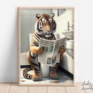 Tiger sitzt auf der Toilette und liest Zeitung, lustiger Badezimmer Humor, Wanddekoration, lustiger Tierdruck, Home Printables, AI Digitaldrucke