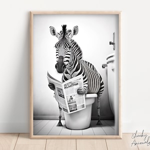 Cebra sentada en el inodoro leyendo un periódico, humor divertido sobre el baño, decoración de pared, estampado animal divertido, imprimibles para el hogar, impresiones digitales con IA