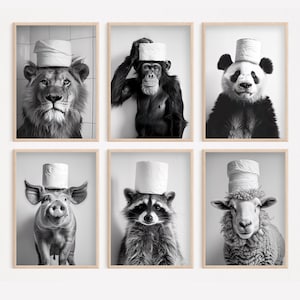 Pacchetto di 6 divertenti stampe artistiche da parete per il bagno: procione, maiale, pecora, leone, panda, scimmia, rotolo di carta igienica sulla testa, animali vintage, stampa artistica AI
