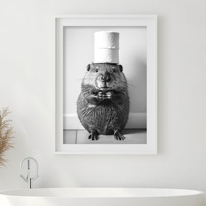 Biber mit Toilettenpapierrolle auf dem Kopf, lustiges Badezimmer Wandbild, Badezimmer Druck, Vintage Tierfoto, süßer Biber Humor, druckbare Kunst