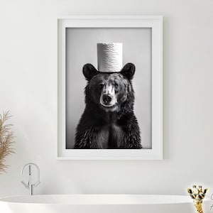 Art mural drôle de salle de bain, ours avec un rouleau de papier toilette sur la tête, art imprimable de la salle de bain, photo animal vintage, impression humour ours, art IA