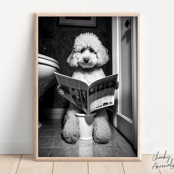 Caniche assis sur les toilettes en lisant un journal, art mural drôle de salle de bain, photo de chien drôle, empreintes d'animaux, imprimables à la maison, impression numérique AI