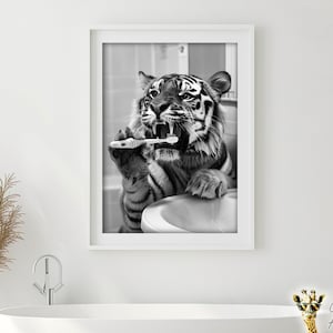 Lustige Badezimmer Wandkunst, Tiger Zähneputzen, druckbare Badezimmer Kunst, Vintage-Stil Tierfoto, lustiger Tiger Humor Druck, AI Art