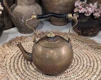 Kleiner antiker Teekessel aus Messing