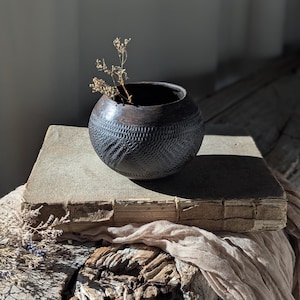Vintage African Zulu pot