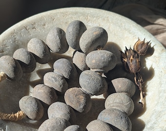 ヴィンテージの特大アフリカ彫刻ビーズ - Etsy 日本