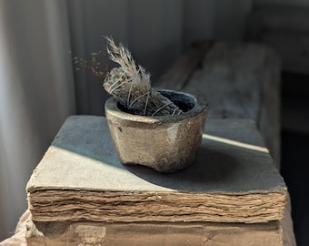 Small vintage stone bowl/ Small vintage pickle pot