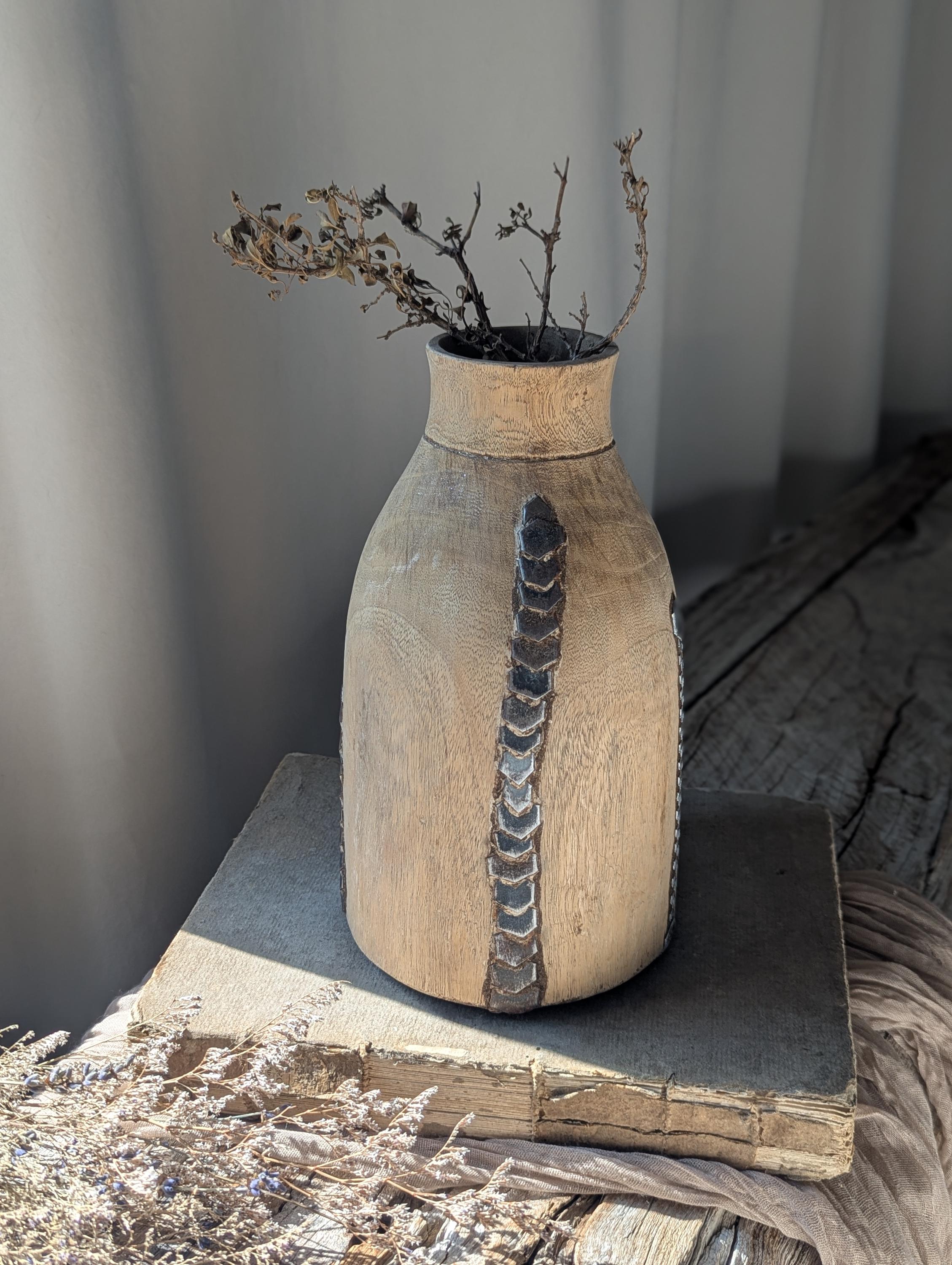 フラワーベース　アフリカン　インテリア　プリミティブ ヴィンテージのアフリカのツチ族の木製花瓶 - Etsy 日本
