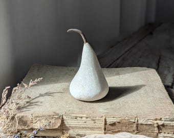 Kleine Vintage Birne aus Marmor