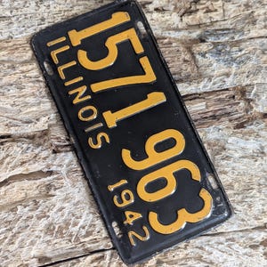 Vintage 1942 Illinois license plate
