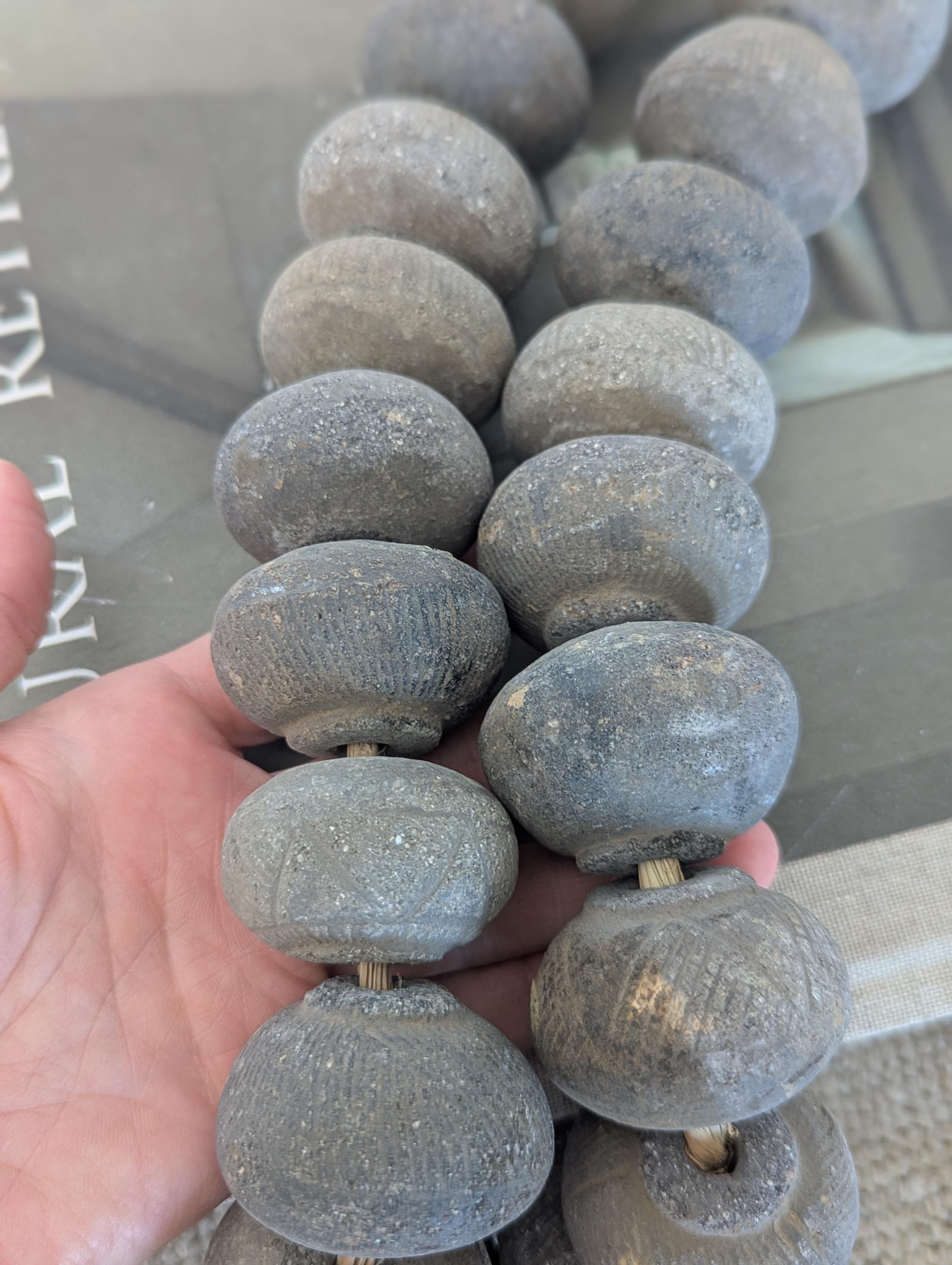 ヴィンテージの特大アフリカ彫刻ビーズ - Etsy 日本